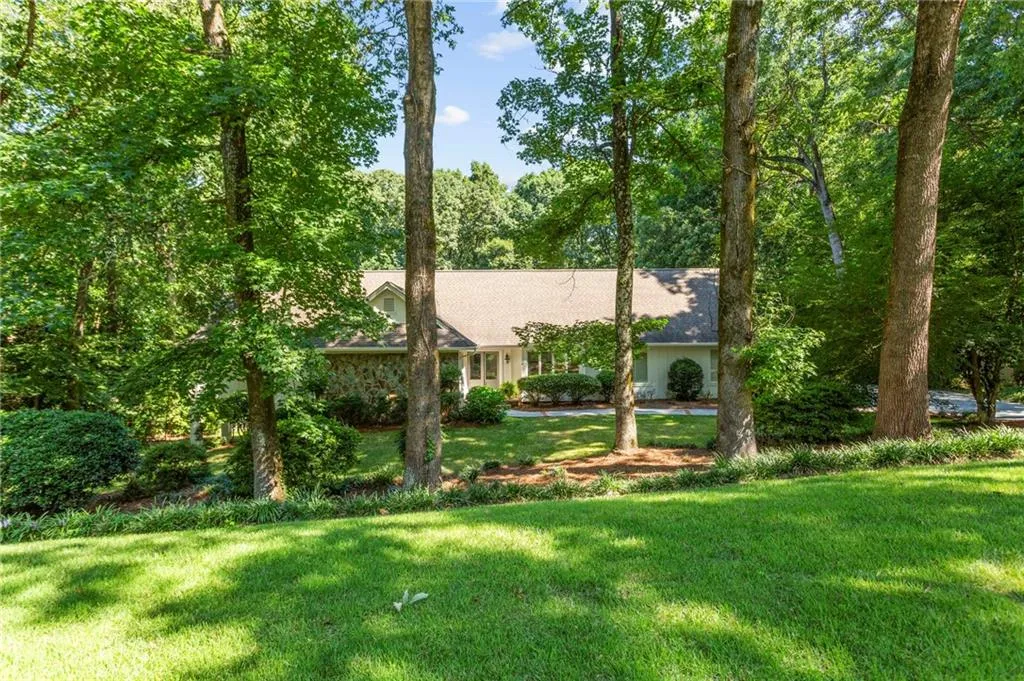 55 Cameron Glen Drive, Sandy Springs, Georgia 30328, 5 Bedrooms Bedrooms, ,4 BathroomsBathrooms,Residential,Sold,55 Cameron Glen Drive,7240328