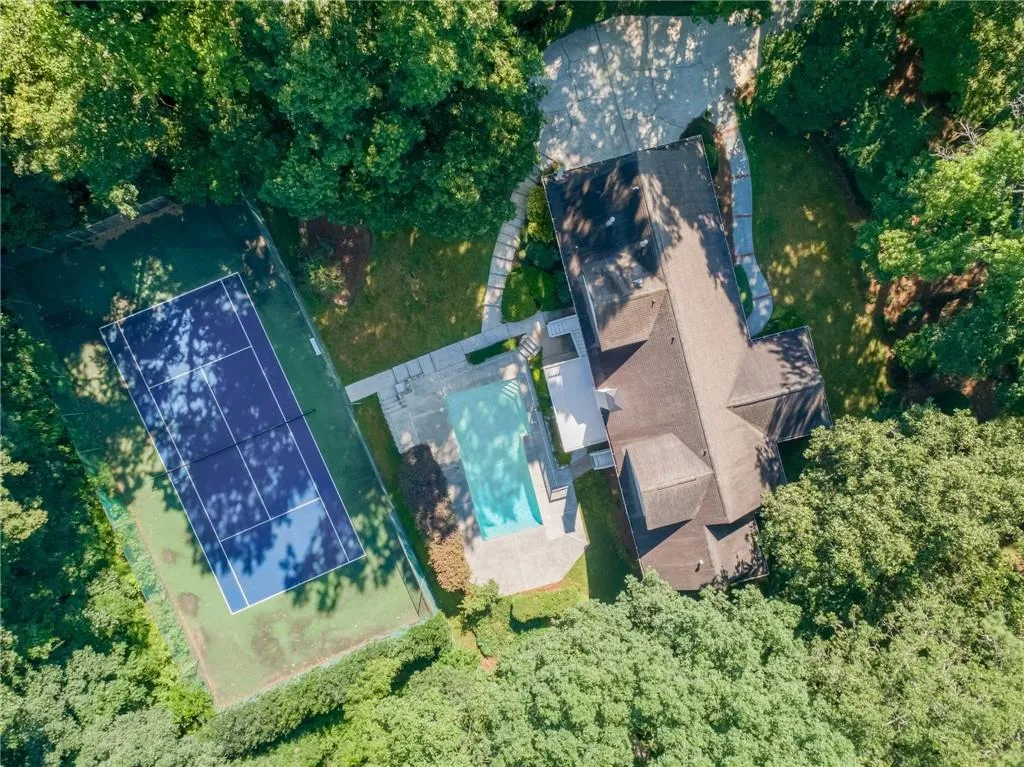 55 Cameron Glen Drive, Sandy Springs, Georgia 30328, 5 Bedrooms Bedrooms, ,4 BathroomsBathrooms,Residential,Sold,55 Cameron Glen Drive,7240328