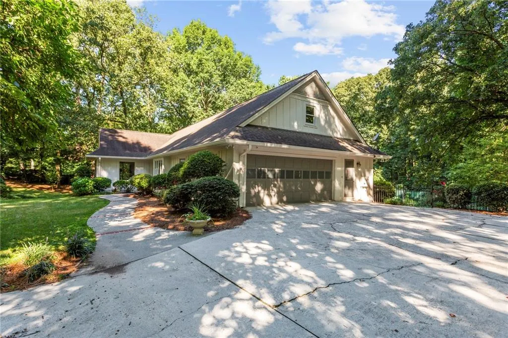 55 Cameron Glen Drive, Sandy Springs, Georgia 30328, 5 Bedrooms Bedrooms, ,4 BathroomsBathrooms,Residential,Sold,55 Cameron Glen Drive,7240328