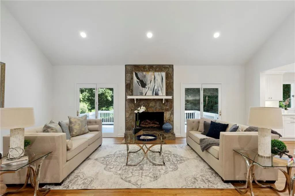 55 Cameron Glen Drive, Sandy Springs, Georgia 30328, 5 Bedrooms Bedrooms, ,4 BathroomsBathrooms,Residential,Sold,55 Cameron Glen Drive,7240328