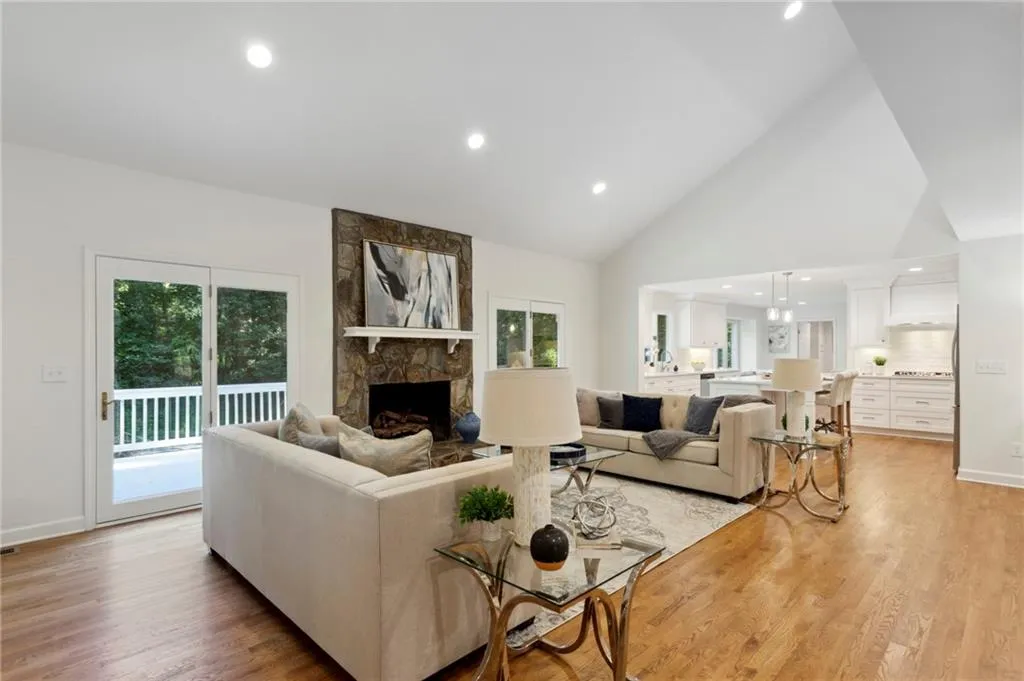 55 Cameron Glen Drive, Sandy Springs, Georgia 30328, 5 Bedrooms Bedrooms, ,4 BathroomsBathrooms,Residential,Sold,55 Cameron Glen Drive,7240328