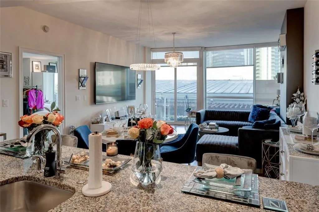 Living room with a chandelier and sink Living room with a chandelier and sink