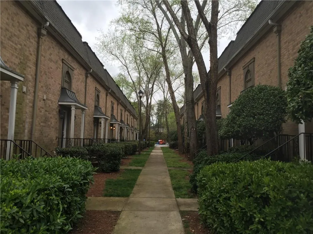 6980 Roswell Road Unit K4, Sandy Springs, Georgia 30328, 2 Bedrooms Bedrooms, ,1 BathroomBathrooms,Residential,Sold,6980 Roswell Road Unit K4,5662191