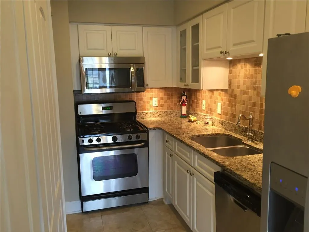 6980 Roswell Road Unit K4, Sandy Springs, Georgia 30328, 2 Bedrooms Bedrooms, ,1 BathroomBathrooms,Residential,Sold,6980 Roswell Road Unit K4,5662191