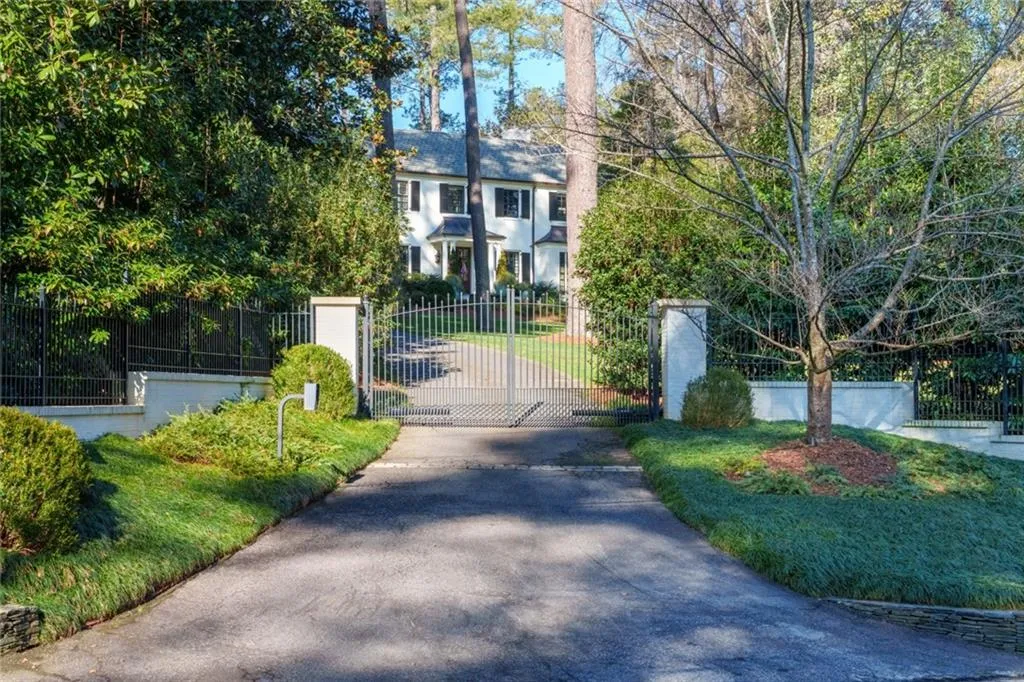3540 Tuxedo Road Nw, Atlanta, Georgia 30305, 6 Bedrooms Bedrooms, 0 ,8 BathroomsBathrooms,Residential,For Sale,3540 Tuxedo Road Nw,7739527