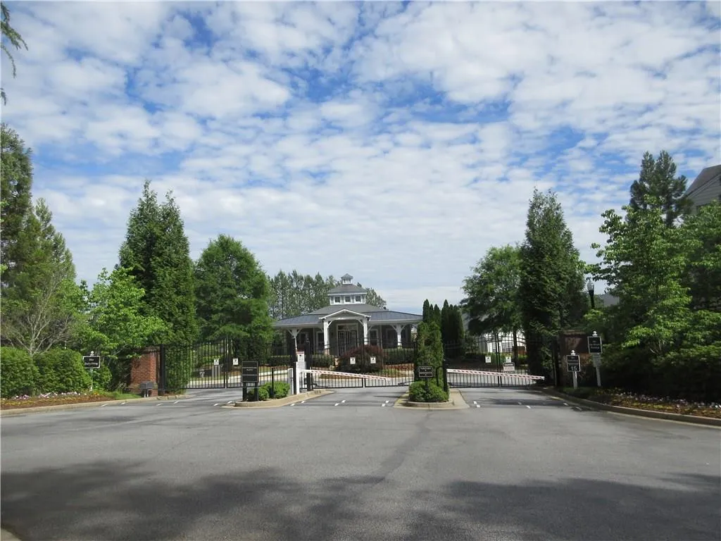 3682 Chattahoochee Summit Drive Se, Atlanta, Georgia 30339, 3 Bedrooms Bedrooms, ,2 BathroomsBathrooms,Residential,Sold,3682 Chattahoochee Summit Drive Se,5842551