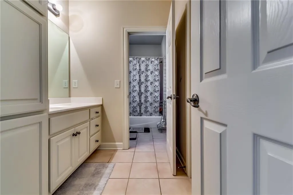Jack and Jill style bathroom.
