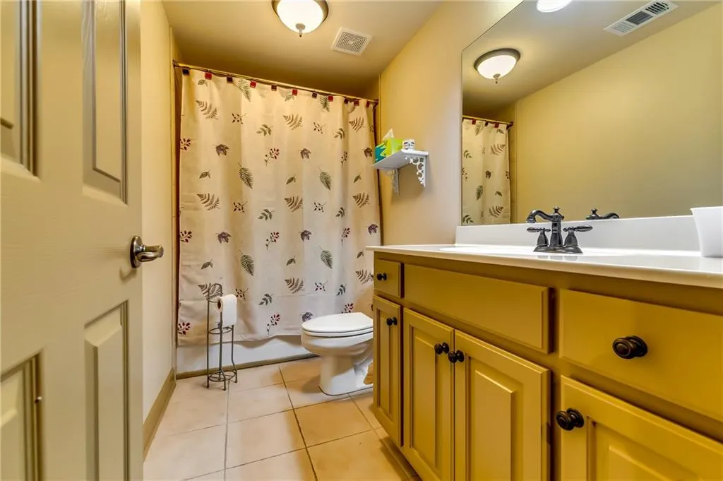 Full bath in the basement.