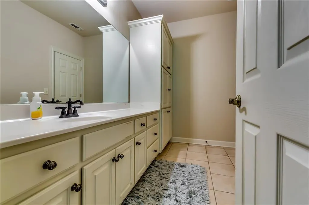 Full bathroom in the bedroom.