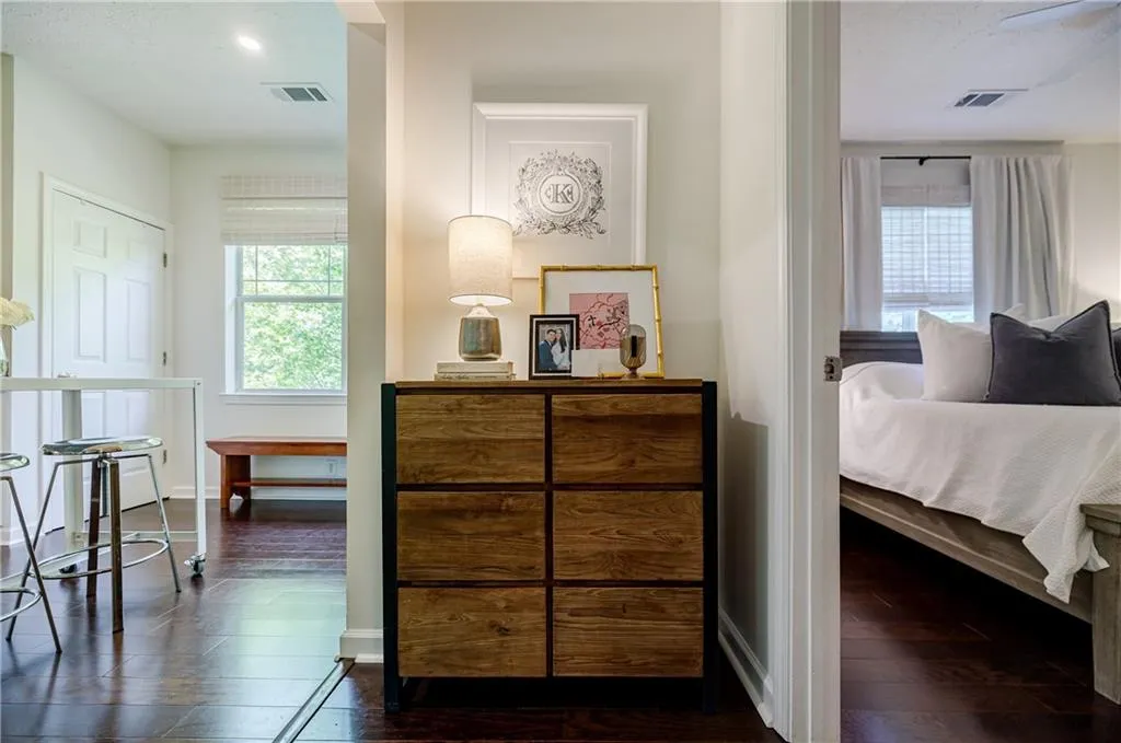 5559 Glenridge Drive Unit 2407, Atlanta, Georgia 30342, 2 Bedrooms Bedrooms, ,2 BathroomsBathrooms,Residential,Sold,5559 Glenridge Drive Unit 2407,7203854