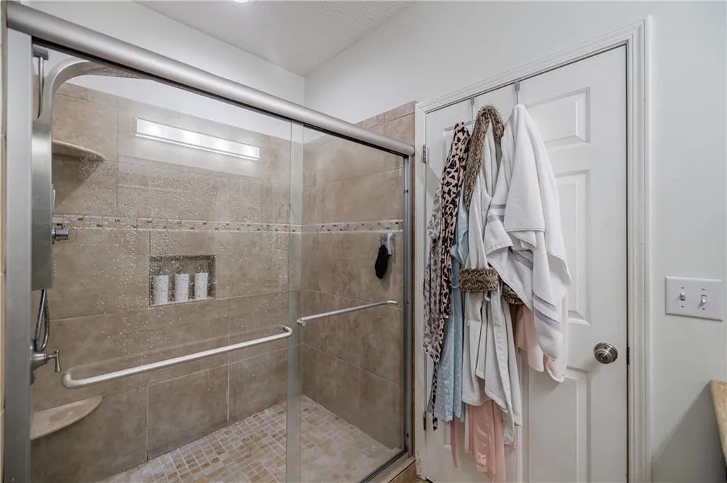 5559 Glenridge Drive Unit 2407, Atlanta, Georgia 30342, 2 Bedrooms Bedrooms, ,2 BathroomsBathrooms,Residential,Sold,5559 Glenridge Drive Unit 2407,7203854