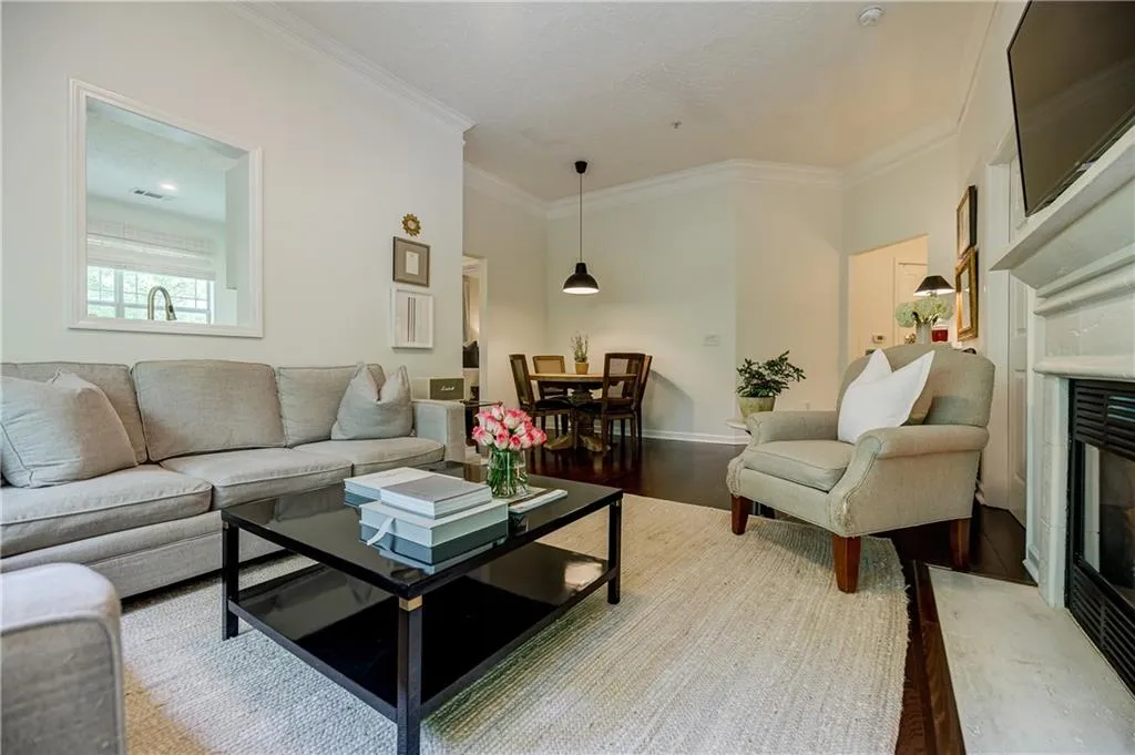 5559 Glenridge Drive Unit 2407, Atlanta, Georgia 30342, 2 Bedrooms Bedrooms, ,2 BathroomsBathrooms,Residential,Sold,5559 Glenridge Drive Unit 2407,7203854