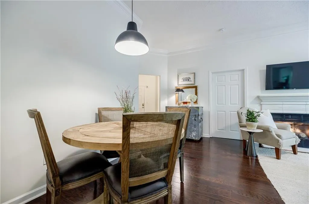 5559 Glenridge Drive Unit 2407, Atlanta, Georgia 30342, 2 Bedrooms Bedrooms, ,2 BathroomsBathrooms,Residential,Sold,5559 Glenridge Drive Unit 2407,7203854