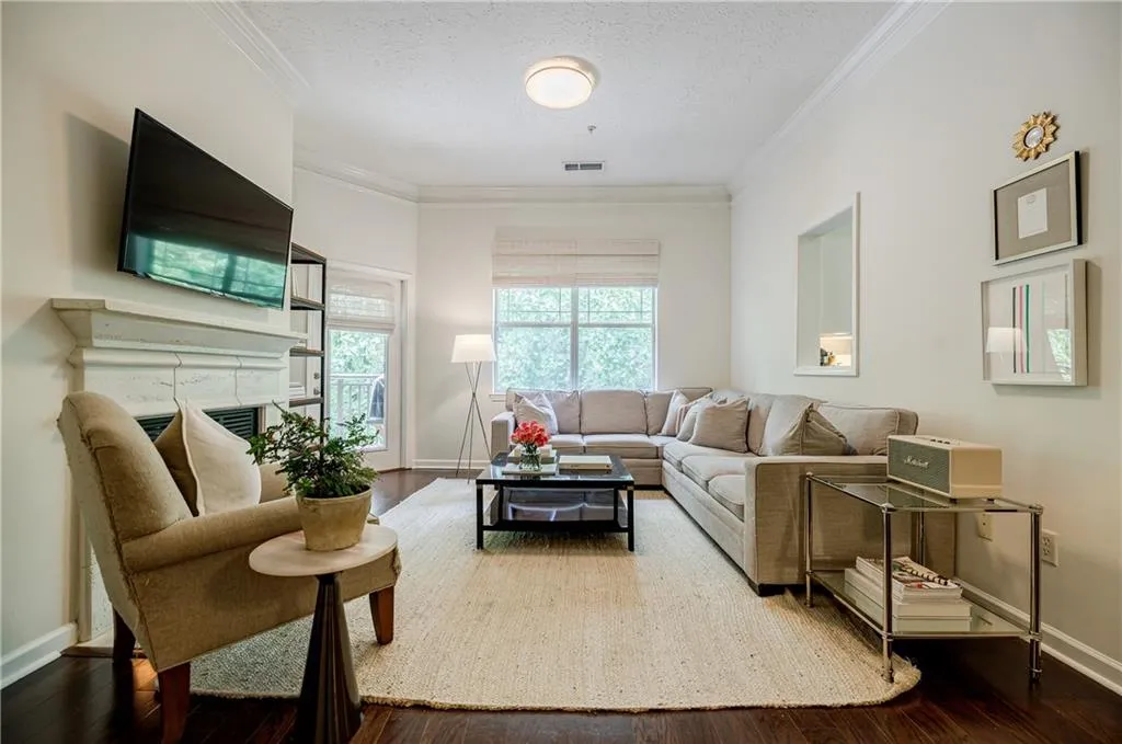 5559 Glenridge Drive Unit 2407, Atlanta, Georgia 30342, 2 Bedrooms Bedrooms, ,2 BathroomsBathrooms,Residential,Sold,5559 Glenridge Drive Unit 2407,7203854