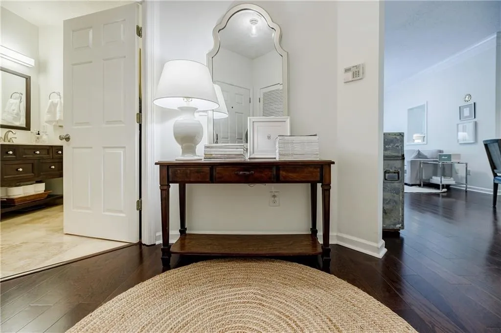 5559 Glenridge Drive Unit 2407, Atlanta, Georgia 30342, 2 Bedrooms Bedrooms, ,2 BathroomsBathrooms,Residential,Sold,5559 Glenridge Drive Unit 2407,7203854