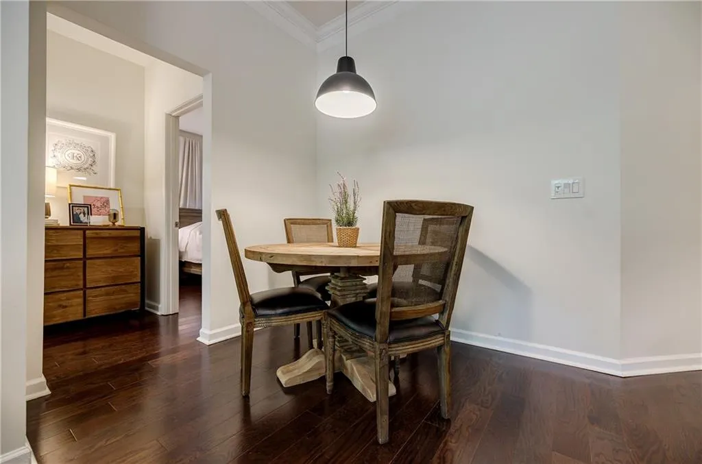 5559 Glenridge Drive Unit 2407, Atlanta, Georgia 30342, 2 Bedrooms Bedrooms, ,2 BathroomsBathrooms,Residential,Sold,5559 Glenridge Drive Unit 2407,7203854