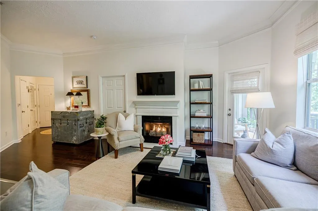 5559 Glenridge Drive Unit 2407, Atlanta, Georgia 30342, 2 Bedrooms Bedrooms, ,2 BathroomsBathrooms,Residential,Sold,5559 Glenridge Drive Unit 2407,7203854