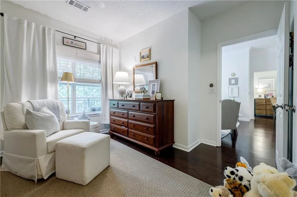 5559 Glenridge Drive Unit 2407, Atlanta, Georgia 30342, 2 Bedrooms Bedrooms, ,2 BathroomsBathrooms,Residential,Sold,5559 Glenridge Drive Unit 2407,7203854