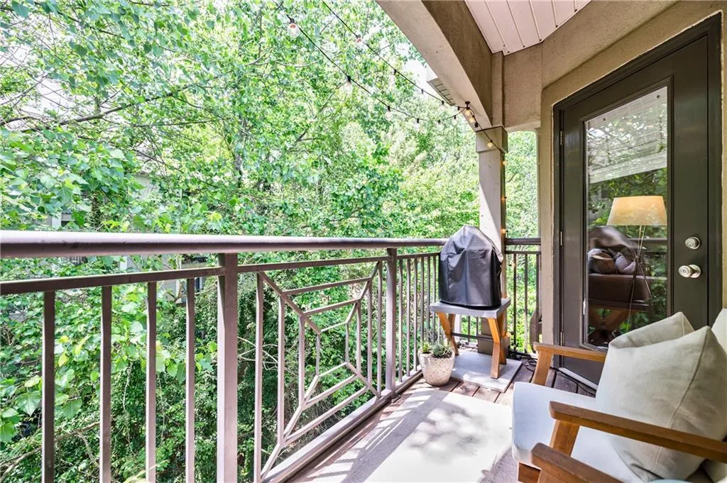 5559 Glenridge Drive Unit 2407, Atlanta, Georgia 30342, 2 Bedrooms Bedrooms, ,2 BathroomsBathrooms,Residential,Sold,5559 Glenridge Drive Unit 2407,7203854
