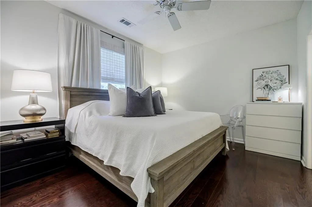 5559 Glenridge Drive Unit 2407, Atlanta, Georgia 30342, 2 Bedrooms Bedrooms, ,2 BathroomsBathrooms,Residential,Sold,5559 Glenridge Drive Unit 2407,7203854