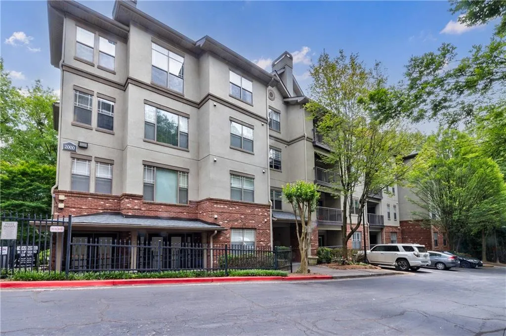 5559 Glenridge Drive Unit 2407, Atlanta, Georgia 30342, 2 Bedrooms Bedrooms, ,2 BathroomsBathrooms,Residential,Sold,5559 Glenridge Drive Unit 2407,7203854