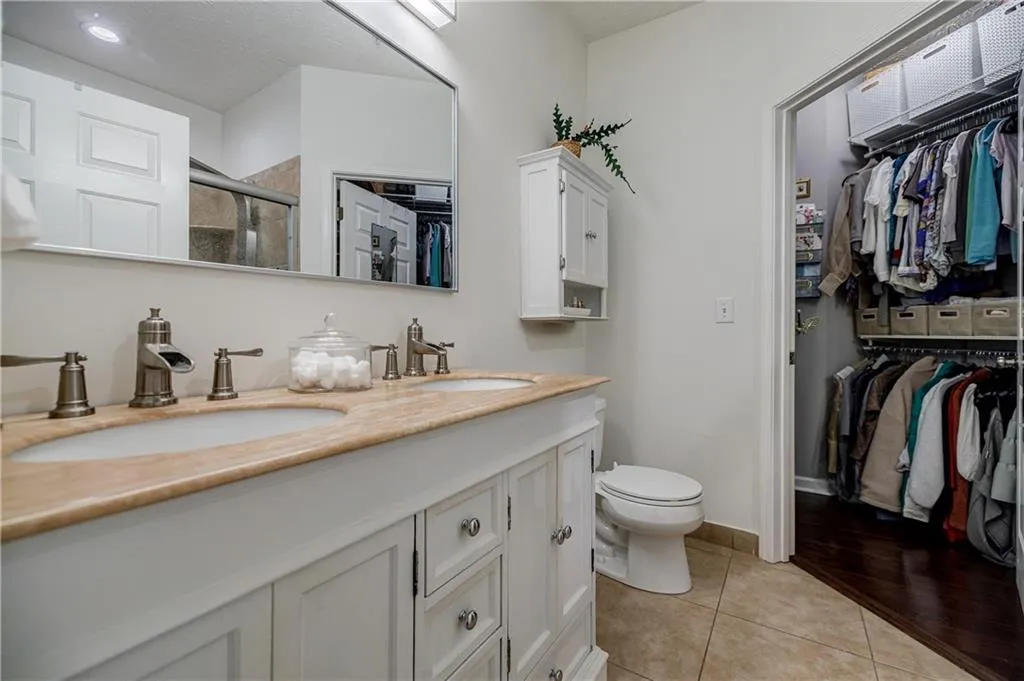 5559 Glenridge Drive Unit 2407, Atlanta, Georgia 30342, 2 Bedrooms Bedrooms, ,2 BathroomsBathrooms,Residential,Sold,5559 Glenridge Drive Unit 2407,7203854