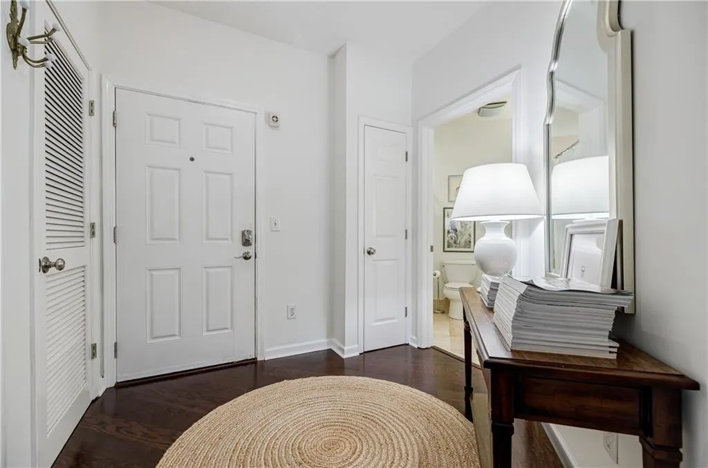 5559 Glenridge Drive Unit 2407, Atlanta, Georgia 30342, 2 Bedrooms Bedrooms, ,2 BathroomsBathrooms,Residential,Sold,5559 Glenridge Drive Unit 2407,7203854