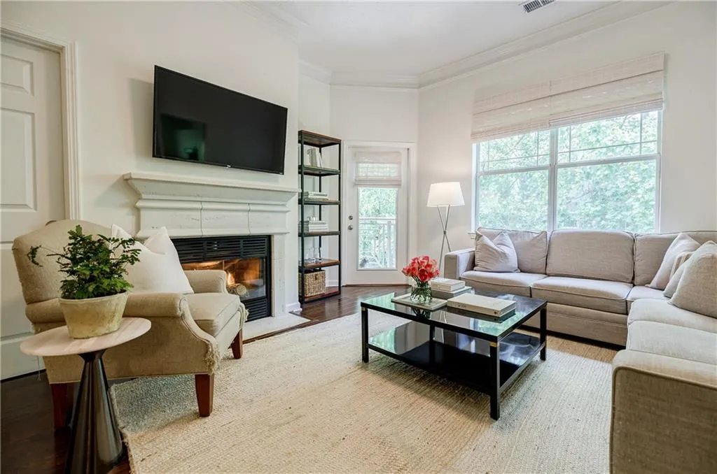 5559 Glenridge Drive Unit 2407, Atlanta, Georgia 30342, 2 Bedrooms Bedrooms, ,2 BathroomsBathrooms,Residential,Sold,5559 Glenridge Drive Unit 2407,7203854