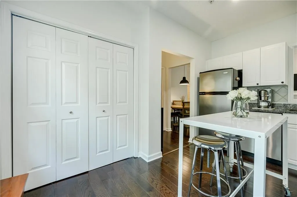 5559 Glenridge Drive Unit 2407, Atlanta, Georgia 30342, 2 Bedrooms Bedrooms, ,2 BathroomsBathrooms,Residential,Sold,5559 Glenridge Drive Unit 2407,7203854