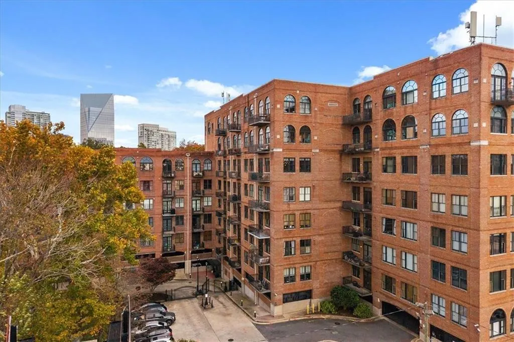 3235 Roswell Road Ne Unit 609, Atlanta, Georgia 30305, 2 Bedrooms Bedrooms, 0 ,2 BathroomsBathrooms,Residential,For Sale,3235 Roswell Road Ne Unit 609,7785998