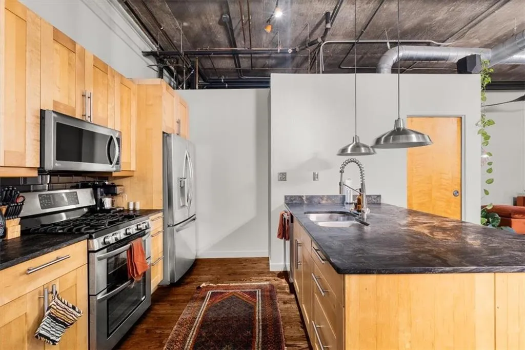3235 Roswell Road Ne Unit 609, Atlanta, Georgia 30305, 2 Bedrooms Bedrooms, 0 ,2 BathroomsBathrooms,Residential,For Sale,3235 Roswell Road Ne Unit 609,7785998