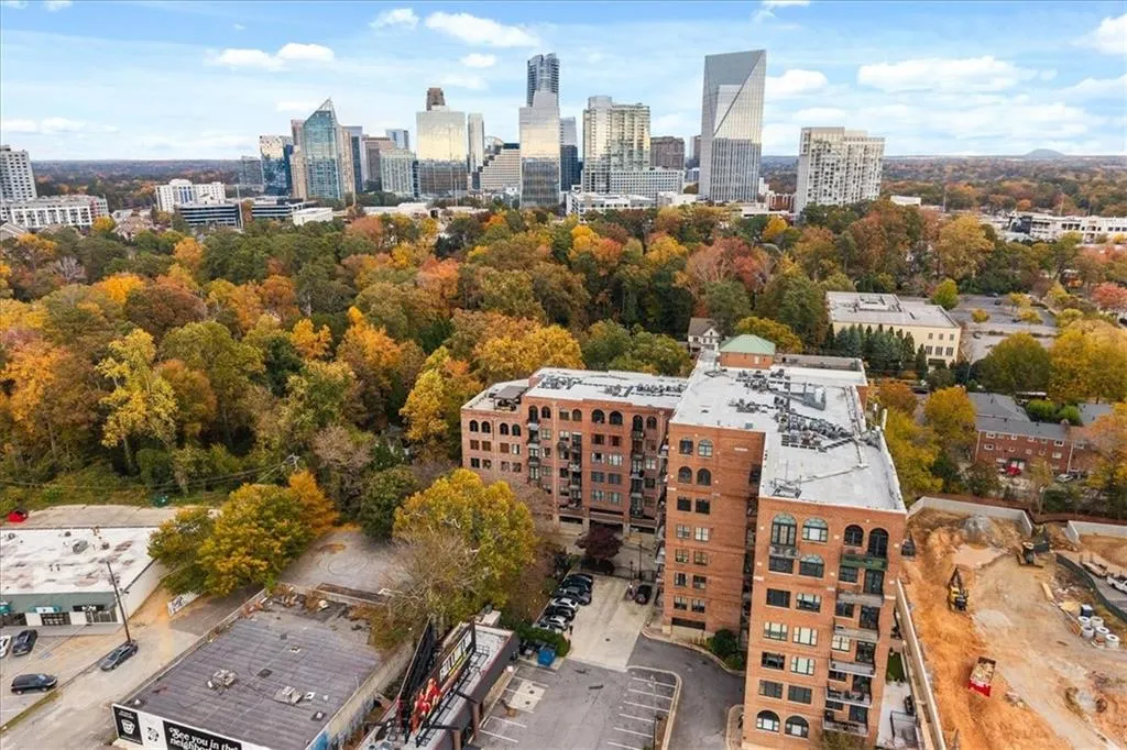 3235 Roswell Road Ne Unit 609, Atlanta, Georgia 30305, 2 Bedrooms Bedrooms, 0 ,2 BathroomsBathrooms,Residential,For Sale,3235 Roswell Road Ne Unit 609,7785998