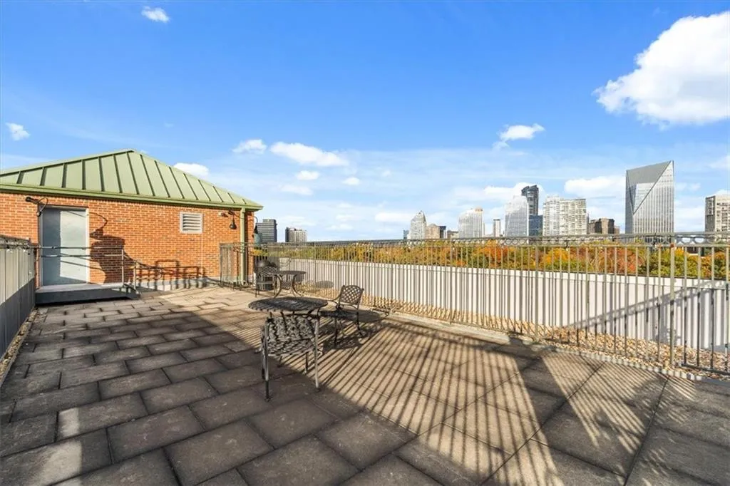 3235 Roswell Road Ne Unit 609, Atlanta, Georgia 30305, 2 Bedrooms Bedrooms, 0 ,2 BathroomsBathrooms,Residential,For Sale,3235 Roswell Road Ne Unit 609,7785998