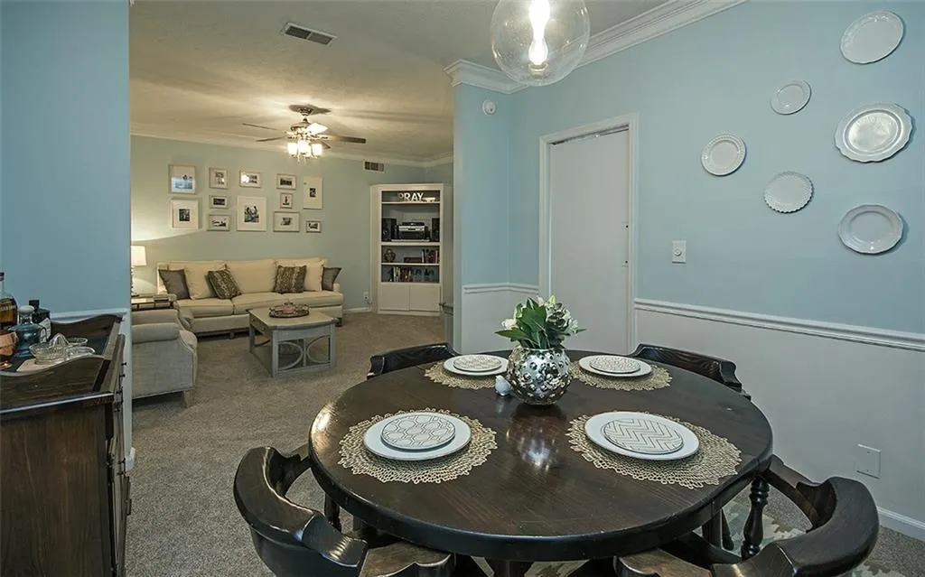 5535 Chemin De Vie, Atlanta, Georgia 30342, 2 Bedrooms Bedrooms, ,2 BathroomsBathrooms,Residential,Sold,5535 Chemin De Vie,5634300