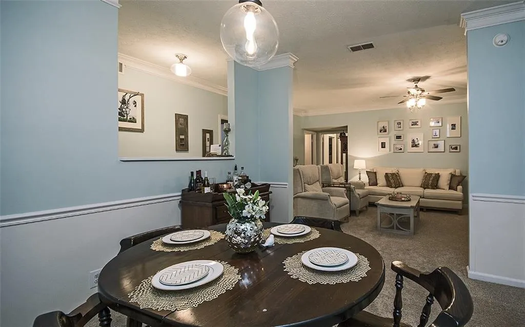 5535 Chemin De Vie, Atlanta, Georgia 30342, 2 Bedrooms Bedrooms, ,2 BathroomsBathrooms,Residential,Sold,5535 Chemin De Vie,5634300