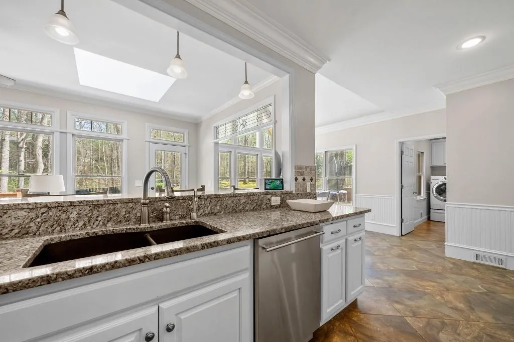 8125 Grogans Ferry Rd, Sandy Springs, Georgia 30350, 5 Bedrooms Bedrooms, ,4 BathroomsBathrooms,Residential,Sold,8125 Grogans Ferry Rd,6704008