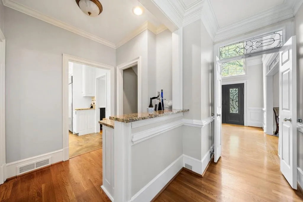 8125 Grogans Ferry Rd, Sandy Springs, Georgia 30350, 5 Bedrooms Bedrooms, ,4 BathroomsBathrooms,Residential,Sold,8125 Grogans Ferry Rd,6704008