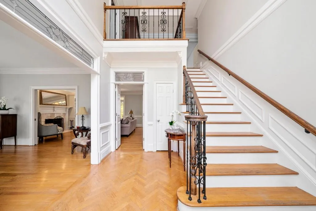 8125 Grogans Ferry Rd, Sandy Springs, Georgia 30350, 5 Bedrooms Bedrooms, ,4 BathroomsBathrooms,Residential,Sold,8125 Grogans Ferry Rd,6704008