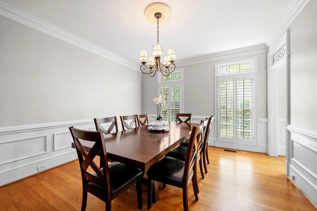 8125 Grogans Ferry Rd, Sandy Springs, Georgia 30350, 5 Bedrooms Bedrooms, ,4 BathroomsBathrooms,Residential,Sold,8125 Grogans Ferry Rd,6704008