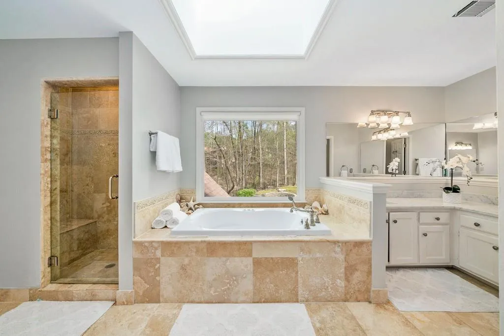 8125 Grogans Ferry Rd, Sandy Springs, Georgia 30350, 5 Bedrooms Bedrooms, ,4 BathroomsBathrooms,Residential,Sold,8125 Grogans Ferry Rd,6704008