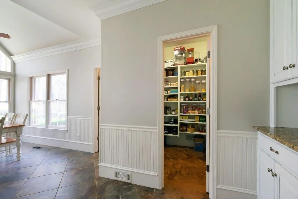 8125 Grogans Ferry Rd, Sandy Springs, Georgia 30350, 5 Bedrooms Bedrooms, ,4 BathroomsBathrooms,Residential,Sold,8125 Grogans Ferry Rd,6704008