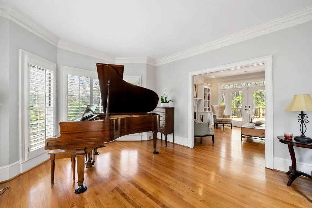 8125 Grogans Ferry Rd, Sandy Springs, Georgia 30350, 5 Bedrooms Bedrooms, ,4 BathroomsBathrooms,Residential,Sold,8125 Grogans Ferry Rd,6704008