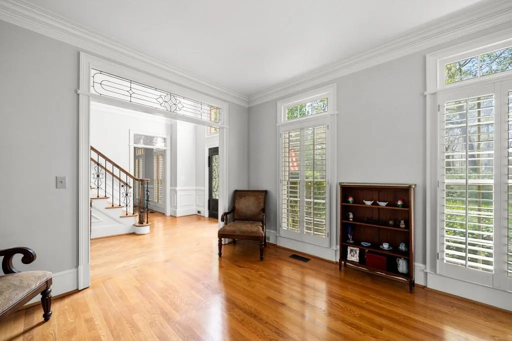 8125 Grogans Ferry Rd, Sandy Springs, Georgia 30350, 5 Bedrooms Bedrooms, ,4 BathroomsBathrooms,Residential,Sold,8125 Grogans Ferry Rd,6704008