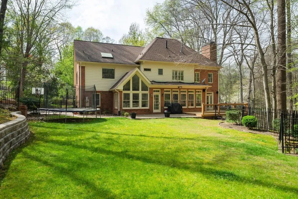 8125 Grogans Ferry Rd, Sandy Springs, Georgia 30350, 5 Bedrooms Bedrooms, ,4 BathroomsBathrooms,Residential,Sold,8125 Grogans Ferry Rd,6704008