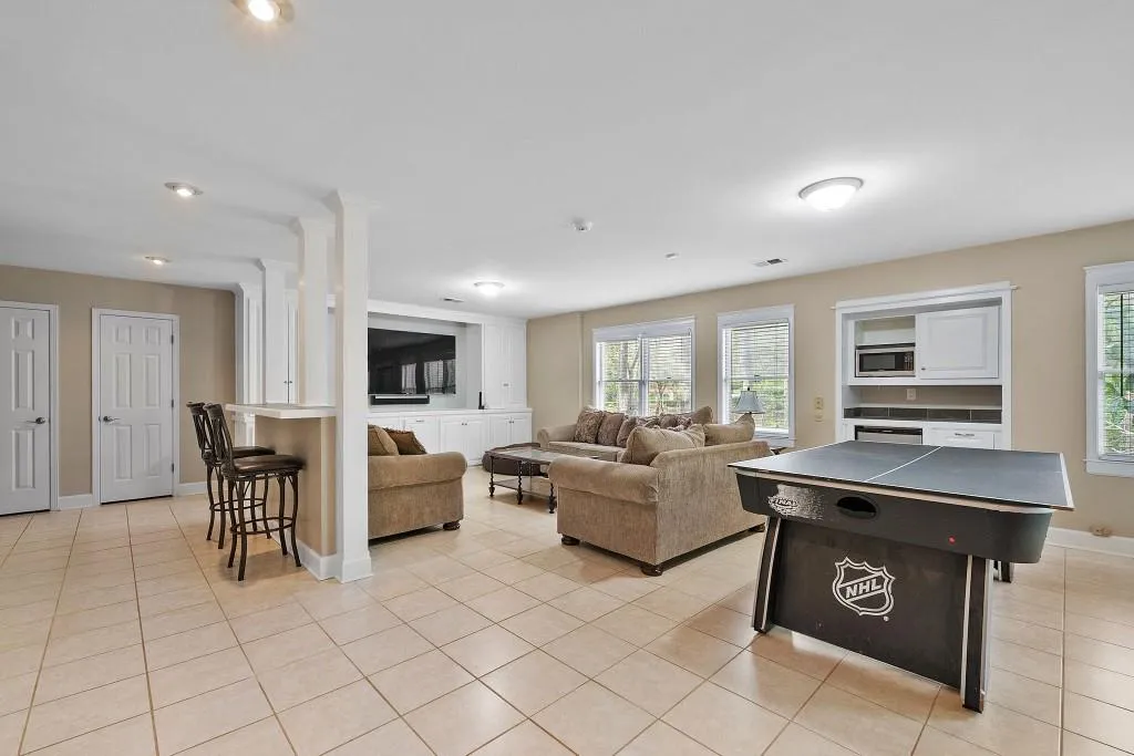 8125 Grogans Ferry Rd, Sandy Springs, Georgia 30350, 5 Bedrooms Bedrooms, ,4 BathroomsBathrooms,Residential,Sold,8125 Grogans Ferry Rd,6704008