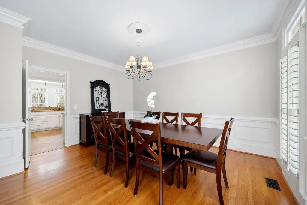 8125 Grogans Ferry Rd, Sandy Springs, Georgia 30350, 5 Bedrooms Bedrooms, ,4 BathroomsBathrooms,Residential,Sold,8125 Grogans Ferry Rd,6704008