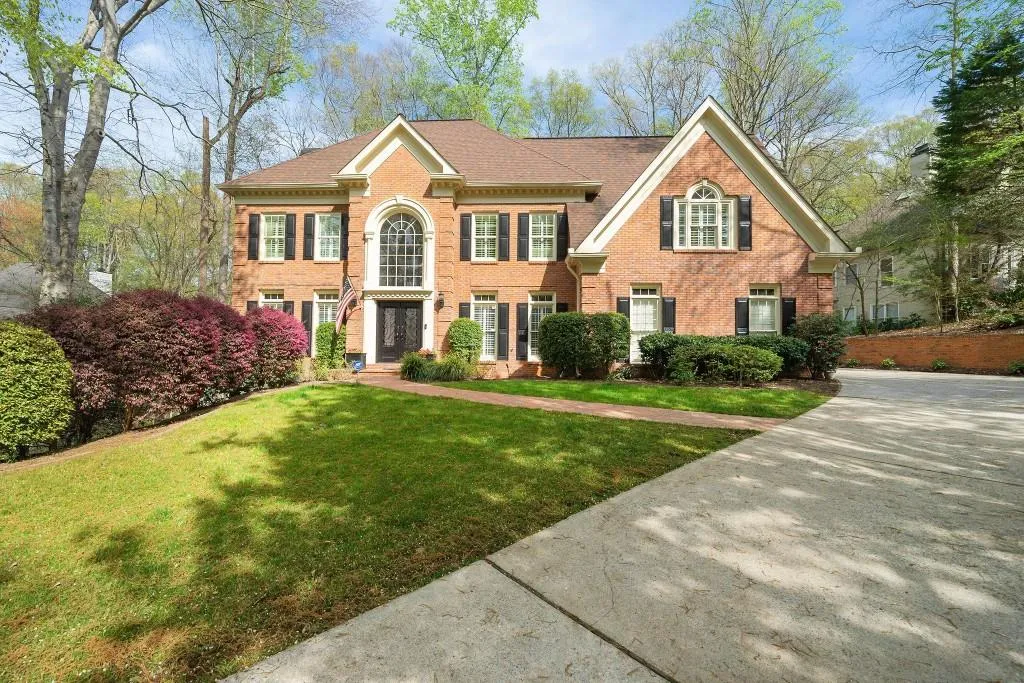 8125 Grogans Ferry Rd, Sandy Springs, Georgia 30350, 5 Bedrooms Bedrooms, ,4 BathroomsBathrooms,Residential,Sold,8125 Grogans Ferry Rd,6704008