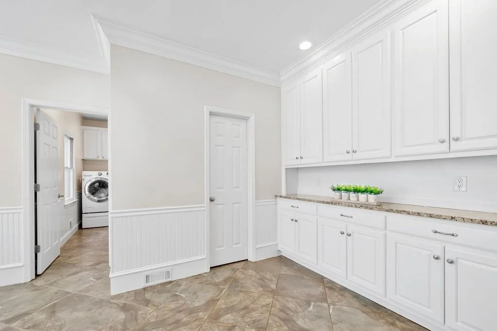 8125 Grogans Ferry Rd, Sandy Springs, Georgia 30350, 5 Bedrooms Bedrooms, ,4 BathroomsBathrooms,Residential,Sold,8125 Grogans Ferry Rd,6704008
