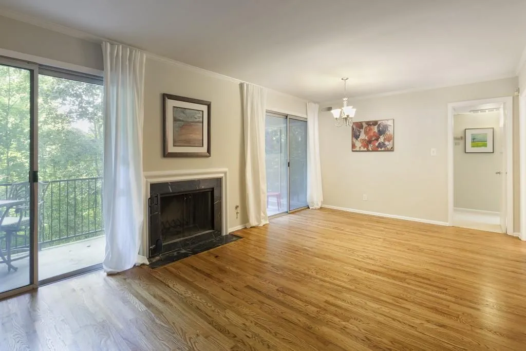 5400 Roswell Road Unit L5, Atlanta, Georgia 30342, 2 Bedrooms Bedrooms, ,2 BathroomsBathrooms,Residential,Sold,5400 Roswell Road Unit L5,5882119