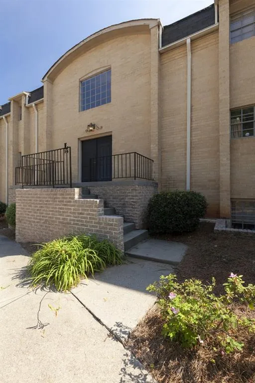 5400 Roswell Road Unit L5, Atlanta, Georgia 30342, 2 Bedrooms Bedrooms, ,2 BathroomsBathrooms,Residential,Sold,5400 Roswell Road Unit L5,5882119